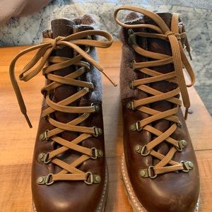 Cute cute cute! Casual boots to wear with jeans.